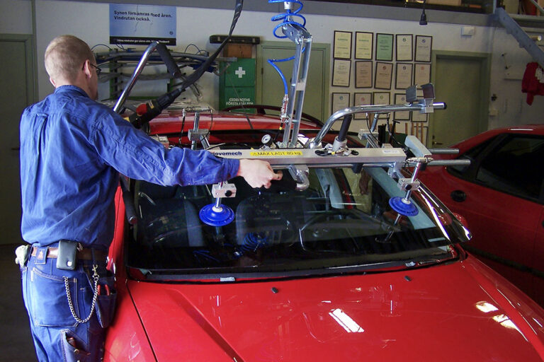 Ergonomisk bilglasmontering - lyft av bilglas - koncept från Movomech